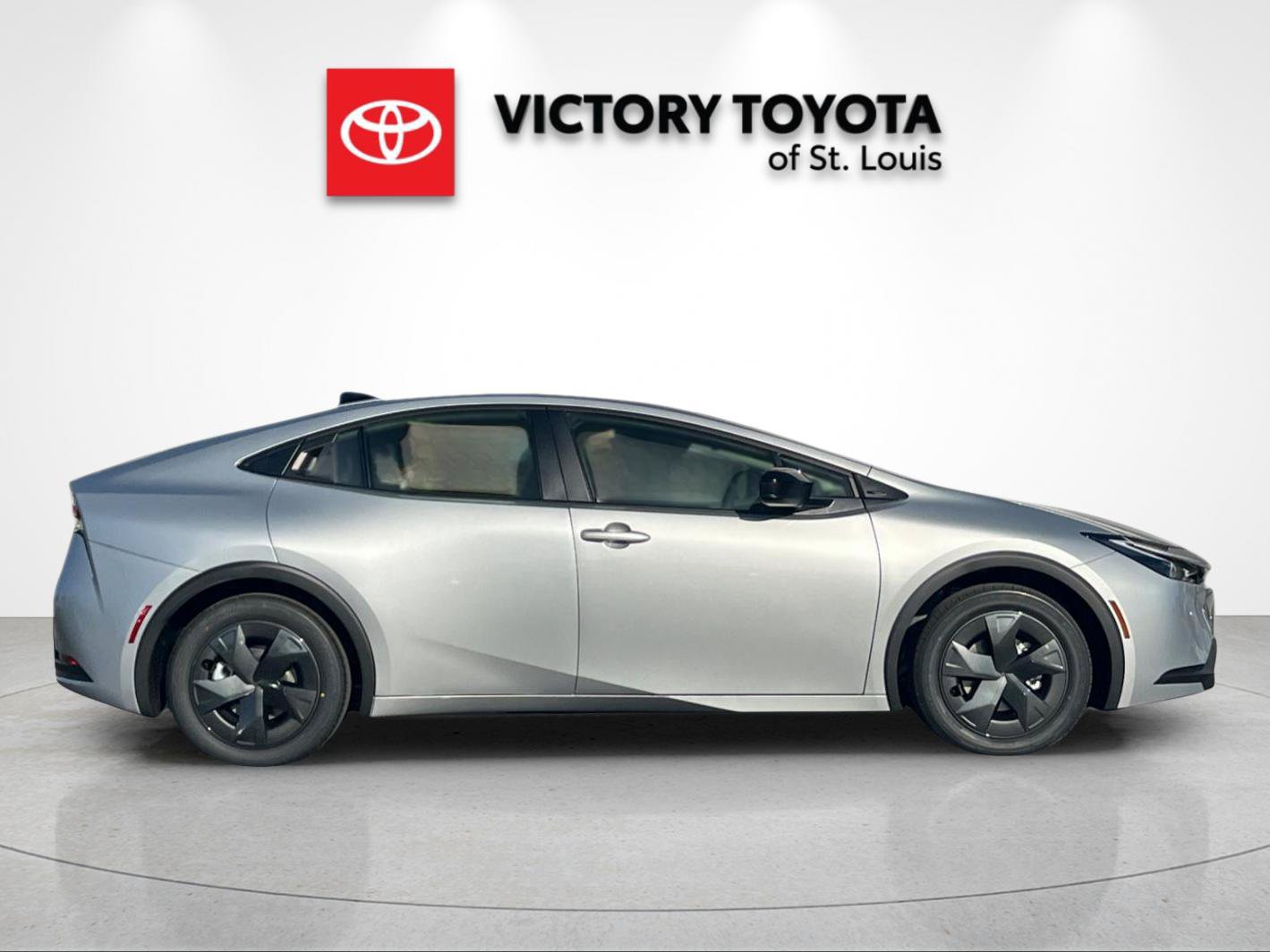 New 2027 Toyota Prius LE FWD image 2