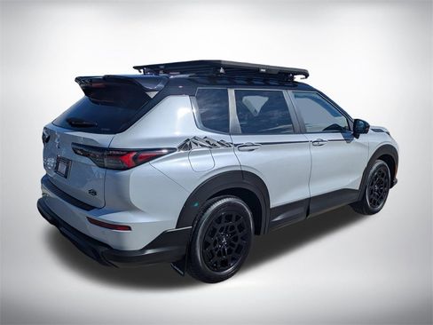 New 2025 Mitsubishi Outlander S image 3