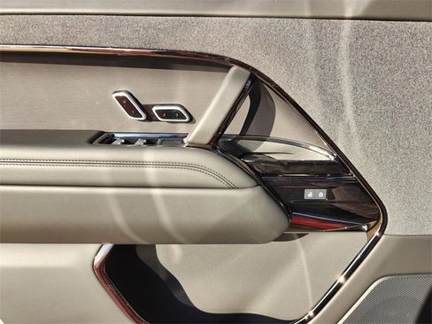 Used 2025 Land Rover Range Rover Sport image 16