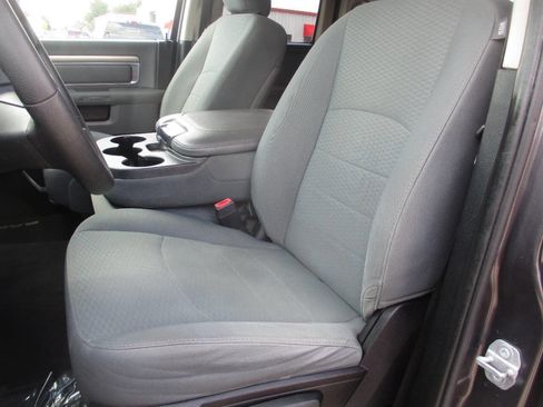 Used 2016 RAM 1500 Classic SLT AWD/4WD image 18