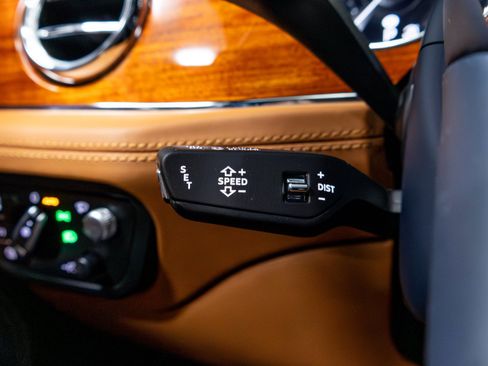 Used 2021 Bentley Bentayga w/ First Edition Specification AWD/4WD image 74