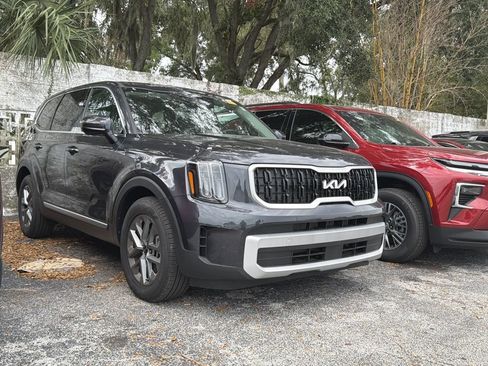 Used 2025 Kia Telluride LX FWD image 8