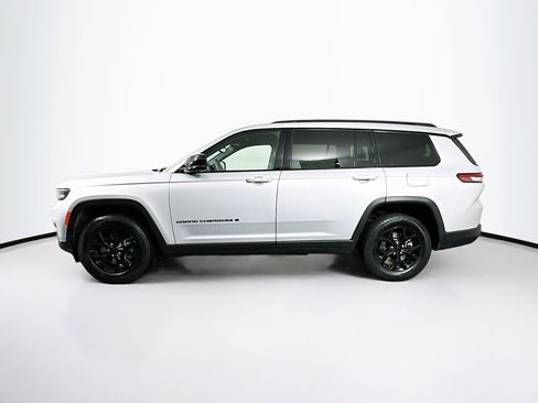 Used 2024 Jeep Grand Cherokee L Laredo image 4