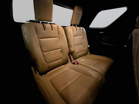 Used 2017 Ford Explorer XLT w/ Equipment Group 202A image 28