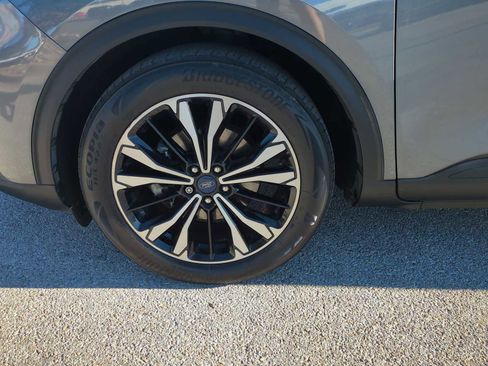 Used 2022 Ford Escape SE w/ SE Sport Appearance Package image 32