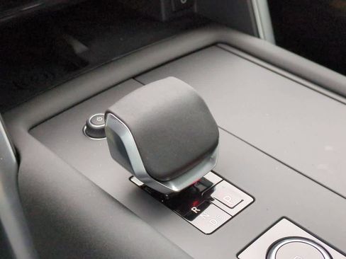 New 2026 Land Rover Discovery Limited Edition image 33