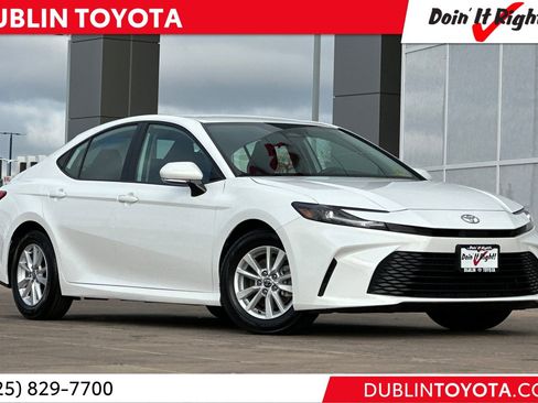 Certified 2025 Toyota Camry LE image 1