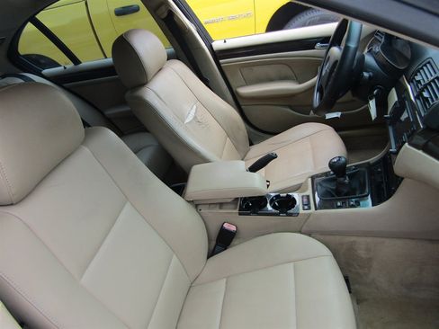 Used 2001 BMW 325i Sedan RWD image 5