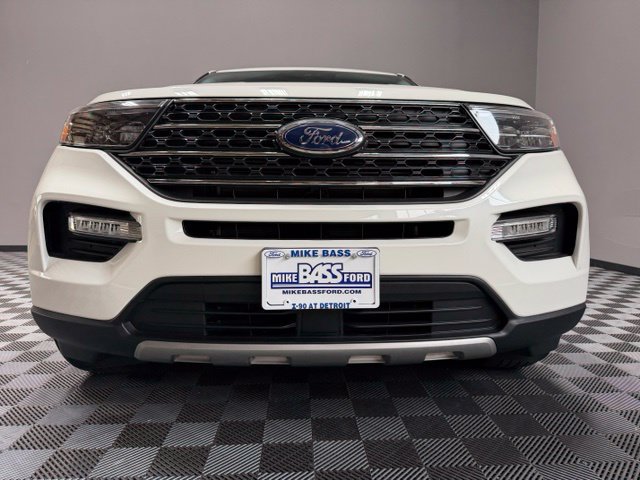 Used 2022 Ford Explorer XLT w/ Equipment Group 202A AWD/4WD image 3