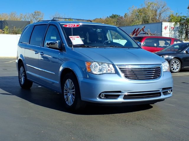 Used 2013 Chrysler Town & Country Touring-L w/ Driver Convenience Group FWD image 3