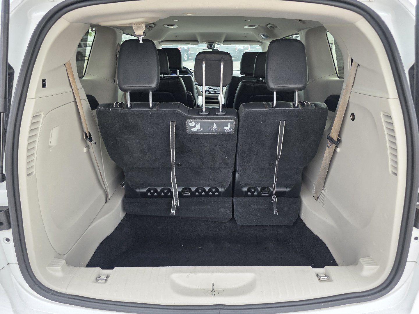 Used 2018 Chrysler Pacifica Touring-L FWD image 17