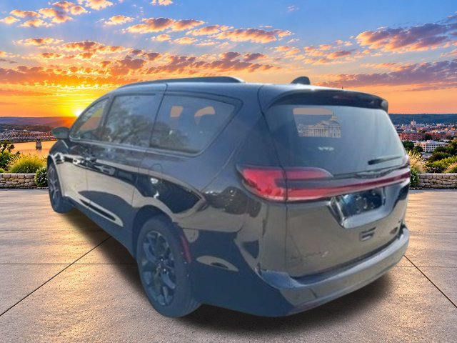 New 2026 Chrysler Pacifica Select w/ S Appearance Package AWD/4WD image 10