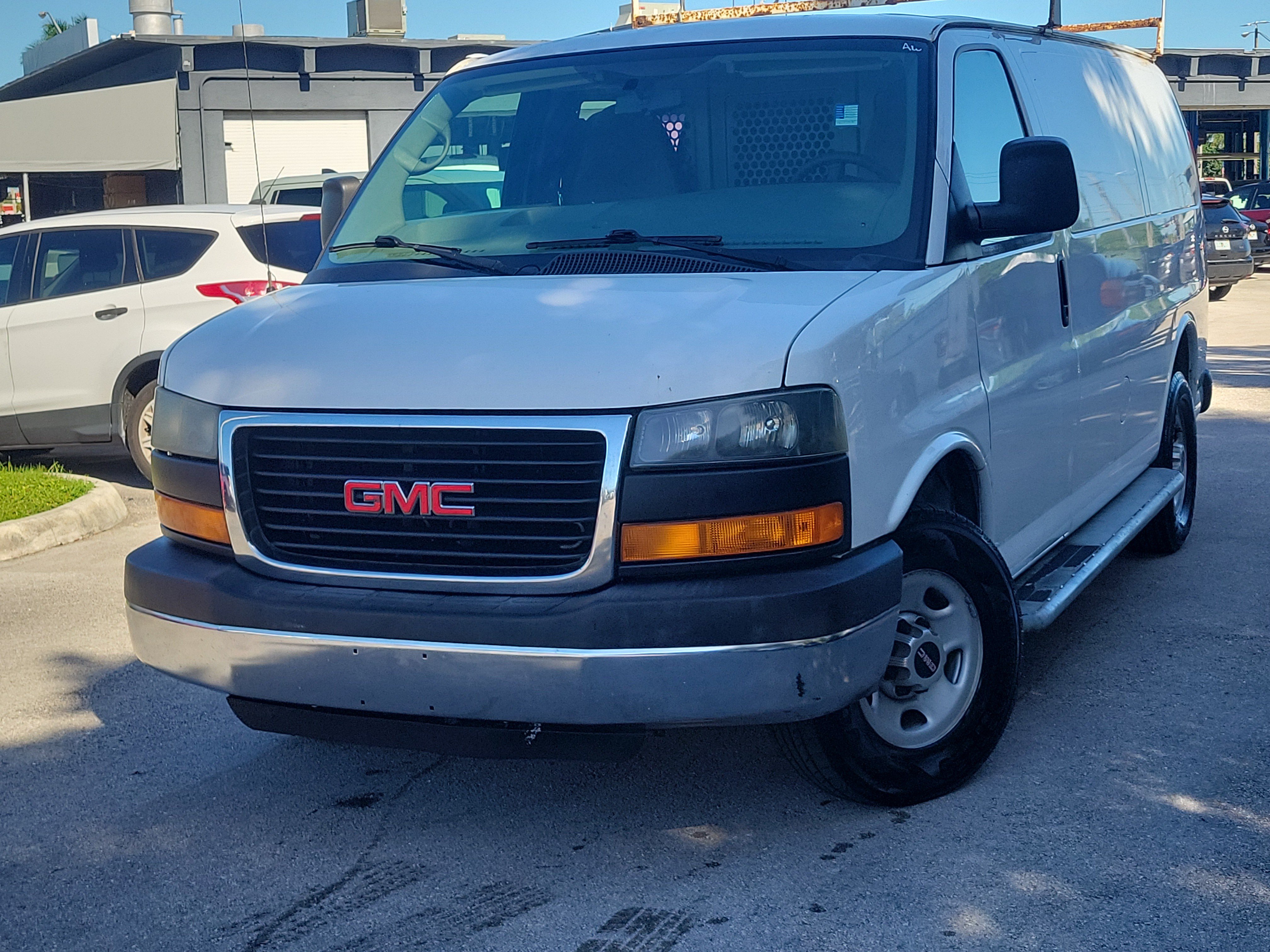 Used 2014 GMC Savana 2500 RWD image 1