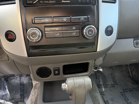 Used 2010 Nissan Frontier SE RWD image 13