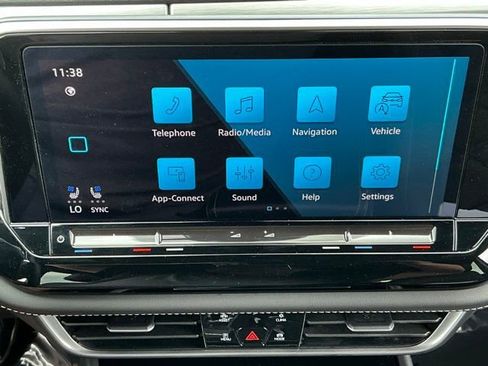 Used 2024 Volkswagen Atlas Cross Sport SE FWD image 24