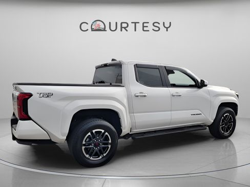 Used 2024 Toyota Tacoma TRD Sport image 5