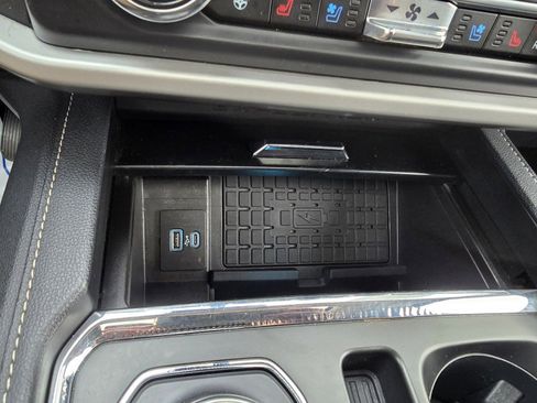 Used 2022 Ford Expedition XLT image 36