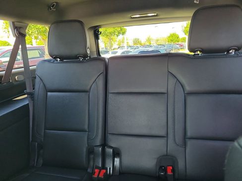 Used 2022 Chevrolet Suburban LT w/ LT Signature Package image 17