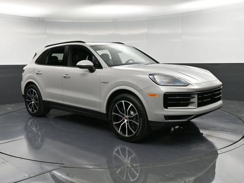 Certified 2026 Porsche Cayenne E-Hybrid AWD/4WD image 10