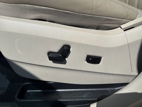 Used 2016 Chrysler Town & Country LX image 31