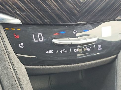 Used 2025 Cadillac XT6 Premium Luxury AWD/4WD image 42