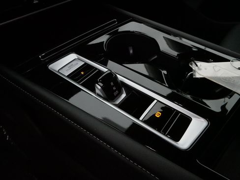 Certified 2025 Volkswagen Atlas SE image 24