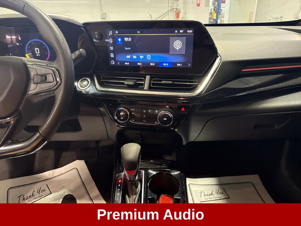Used 2025 Chevrolet Trax RS w/ Sunroof Package FWD image 12