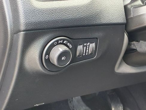 Used 2019 Jeep Compass Latitude w/ Cold Weather Group AWD/4WD image 19