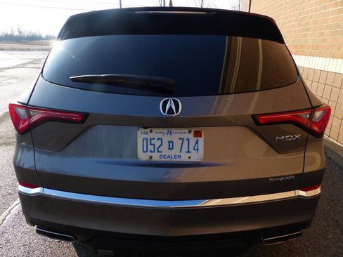 Used 2023 Acura MDX SH AWD w/Tech 4dr SUV w/Techno image 6