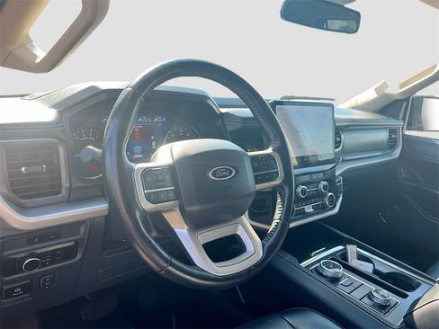 Used 2023 Ford Expedition Max XLT image 9