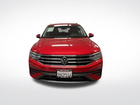Certified 2023 Volkswagen Tiguan SE w/ Panoramic Sunroof Package FWD image 3