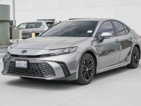 Used 2025 Toyota Camry SE w/ Multimedia Upgrade Package FWD image 5