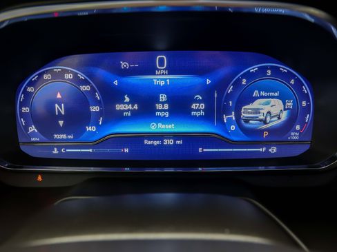 Used 2024 Chevrolet Suburban LT image 25