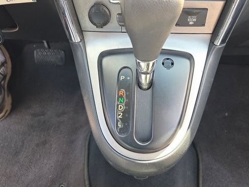 Used 2008 Pontiac Vibe w/ Preferred Package FWD image 19