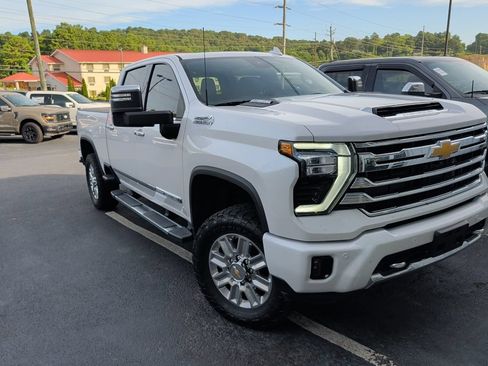 Used 2024 Chevrolet Silverado 3500 High Country w/ High Country Premium Package AWD/4WD image 2