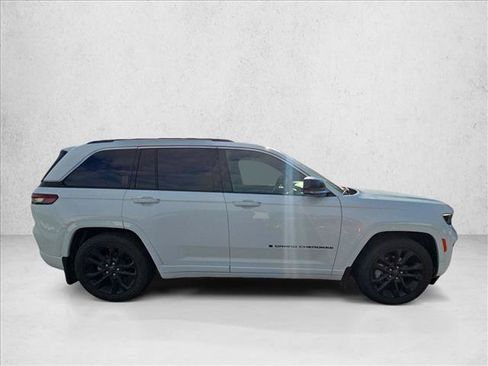 Used 2023 Jeep Grand Cherokee Overland AWD/4WD image 4