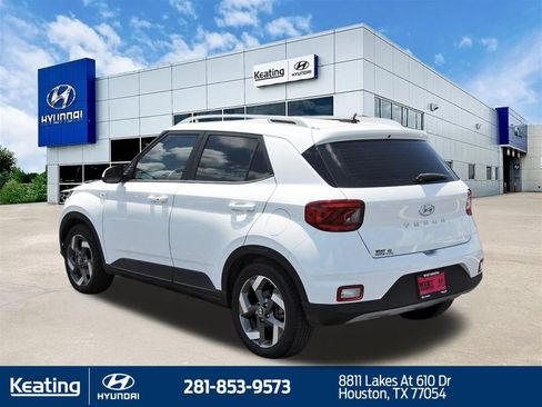 Certified 2025 Hyundai Venue SEL FWD image 7