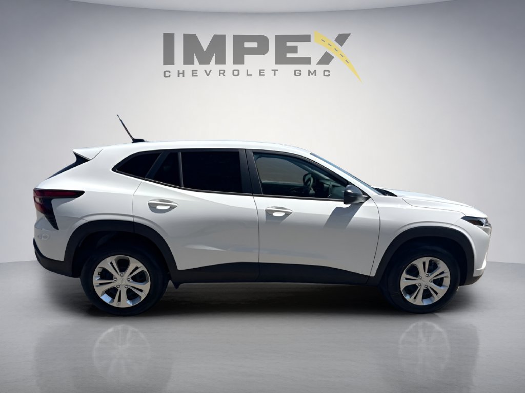 Used 2026 Chevrolet Trax LS FWD image 6