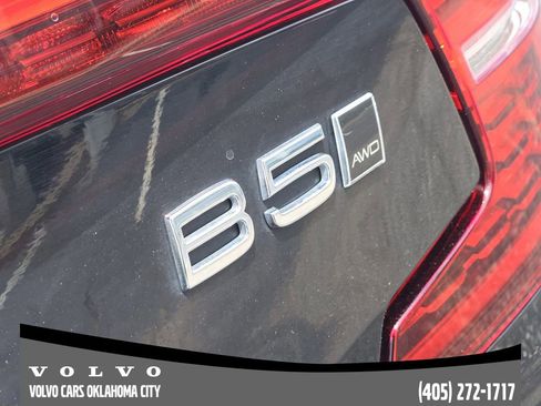 Used 2025 Volvo S60 B5 Core AWD/4WD image 9