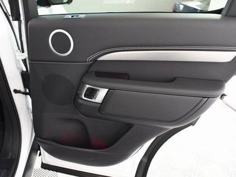 Used 2025 Land Rover Discovery Dynamic SE image 21