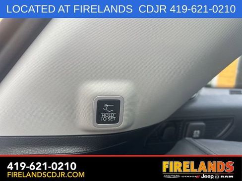 Used 2023 Jeep Grand Cherokee Limited AWD/4WD image 11