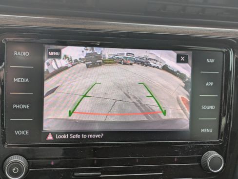 Used 2020 Volkswagen Passat 2.0T SEL image 21