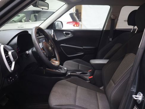 Used 2020 Kia Soul S FWD image 17