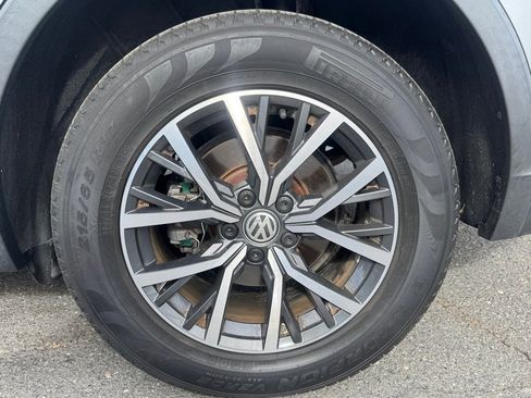 Used 2020 Volkswagen Tiguan SE w/ Panoramic Sunroof Package image 25