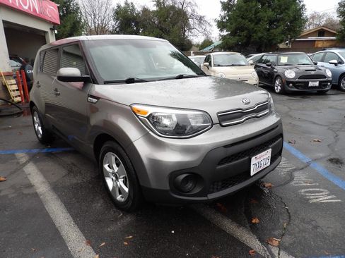 Used 2017 Kia Soul w/ Convenience Package image 2