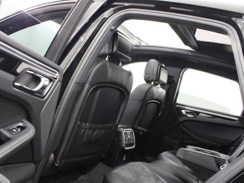 Used 2018 Porsche Macan AWD/4WD image 14