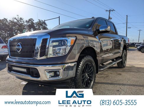 Used 2018 Nissan Titan SL image 8