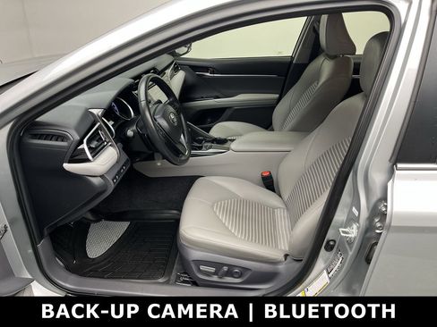 Used 2018 Toyota Camry SE image 3