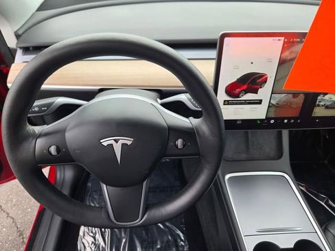 Used 2022 Tesla Model Y Long Range AWD/4WD image 19