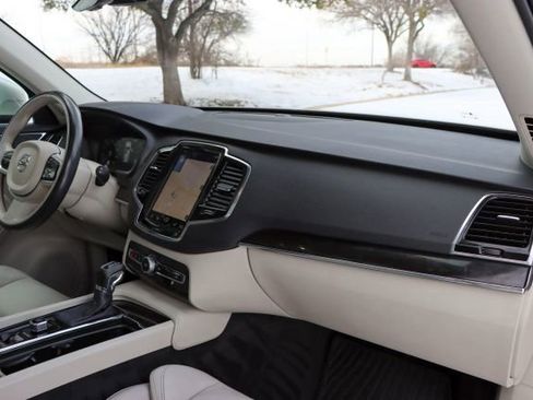 Used 2018 Volvo XC90 T6 Momentum w/ Convenience Package image 27